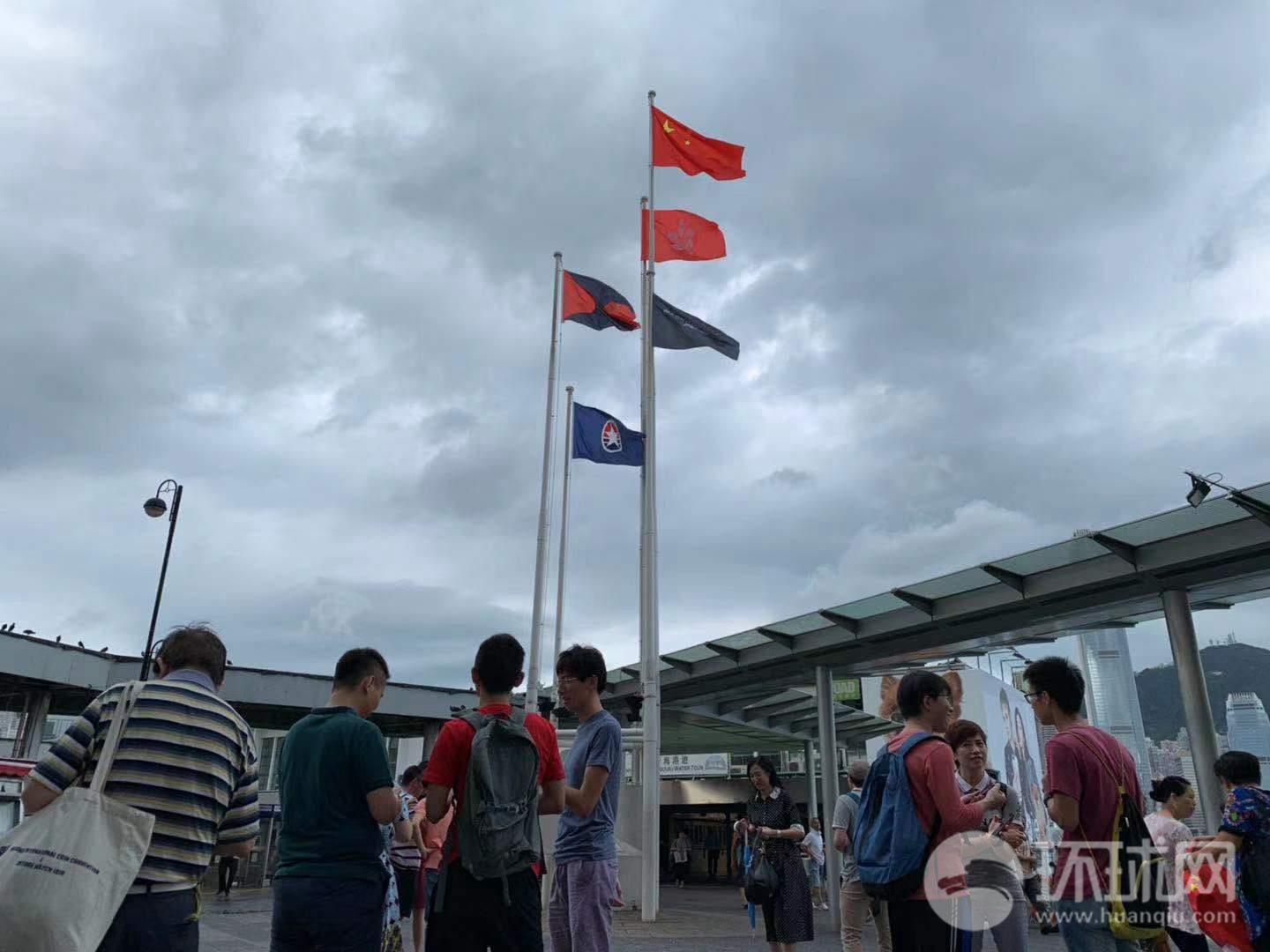 知名打假人揭小杨哥卖假货,小杨哥连夜紧急回应